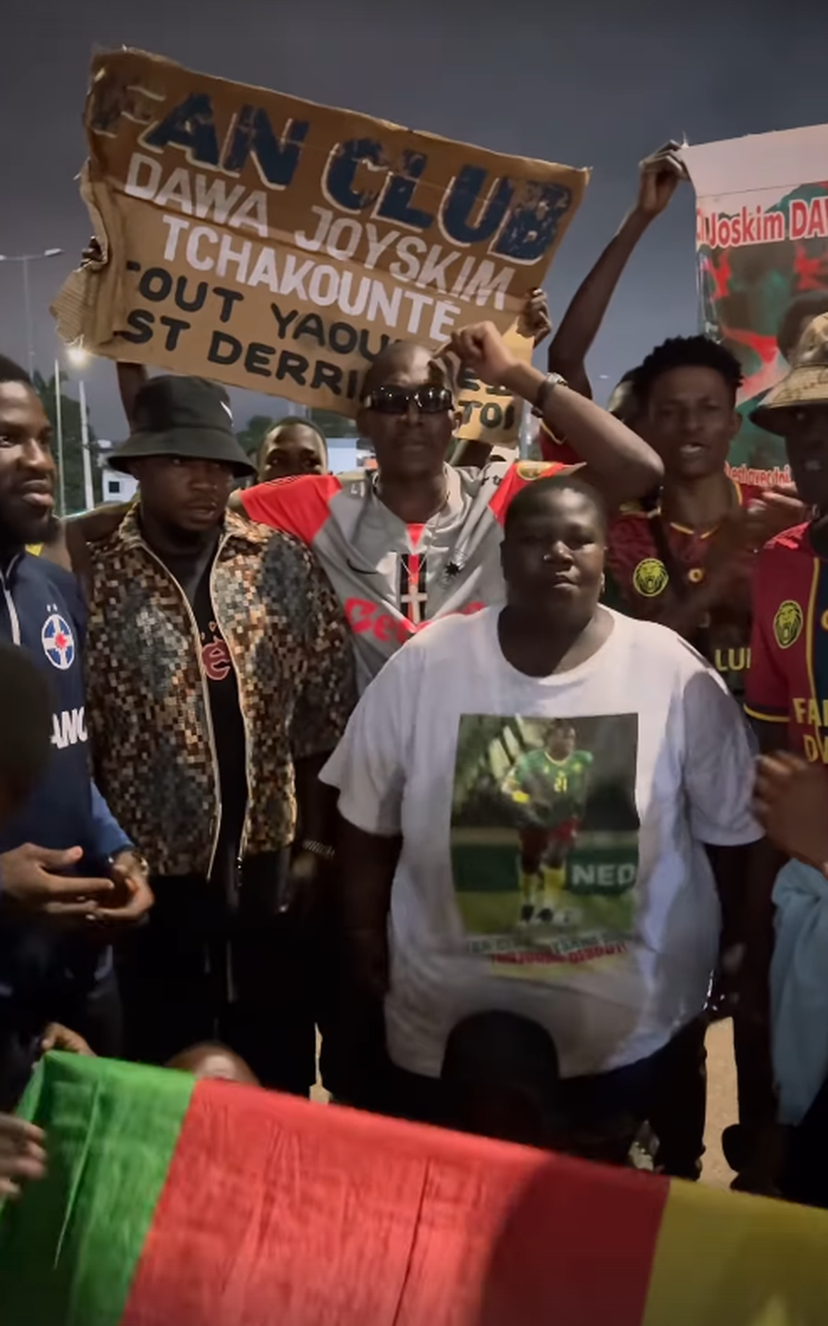 „Dawa eee” » Imagini colosale cu fundașul de la FCSB printre fanii din Africa