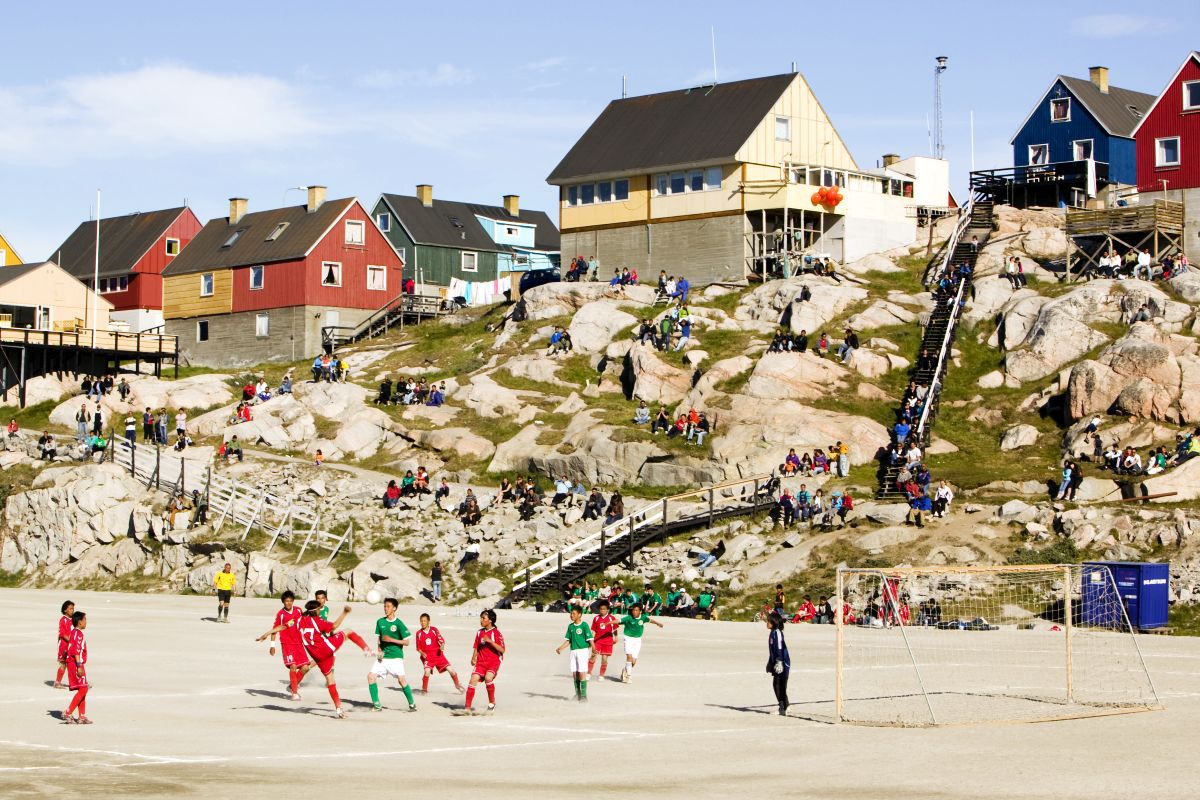 Fotbalul în Groenlanda - imagini care-ți taie respirația de pe insula râvnită de Trump