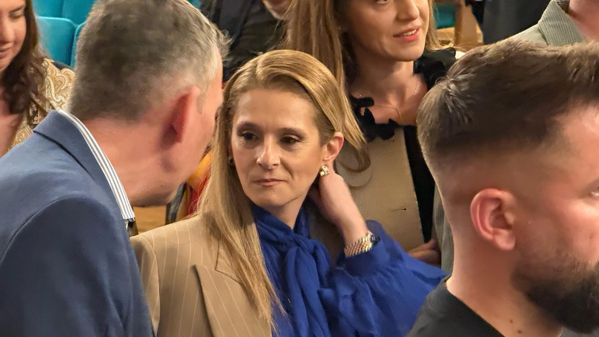 Marilena a stat la coada de 100 de persoane pentru a primi un autograf de la Gică Hagi