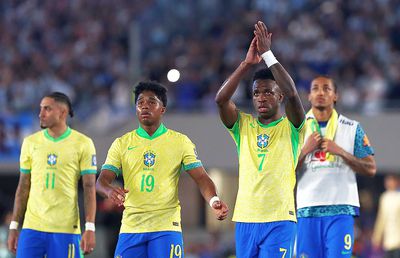 Fostul internațional brazilian n-a mai rezistat: „Și într-un picior ar fi numărul 10! Vă blochez!”