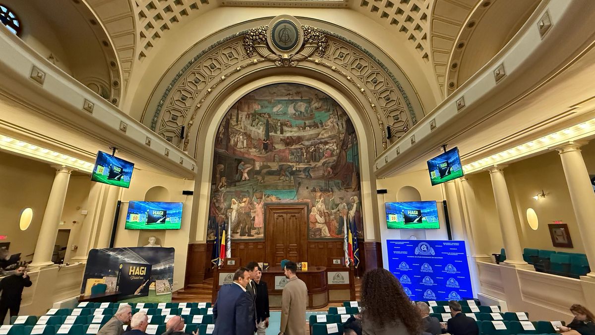 Gică Hagi și-a lansat cartea autobiografică: „Am iubit mingea. După aceea, familia!” » Lucescu a stârnit hohote de râs în Aula de la ASE: „Când a sărit la ăla, știi cum a zburat în cameră?”