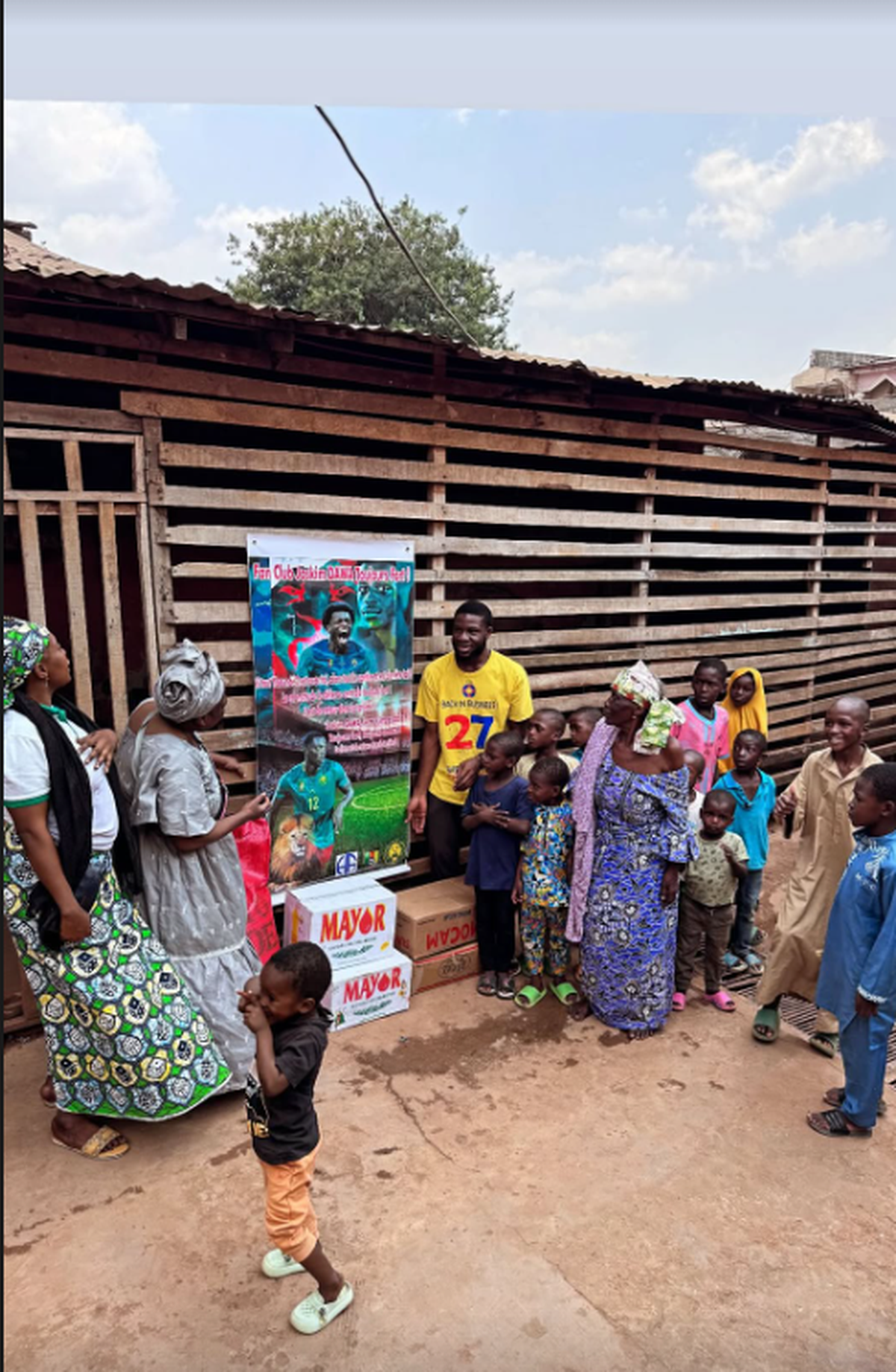 „Dawa eee” » Imagini colosale cu fundașul de la FCSB printre fanii din Africa