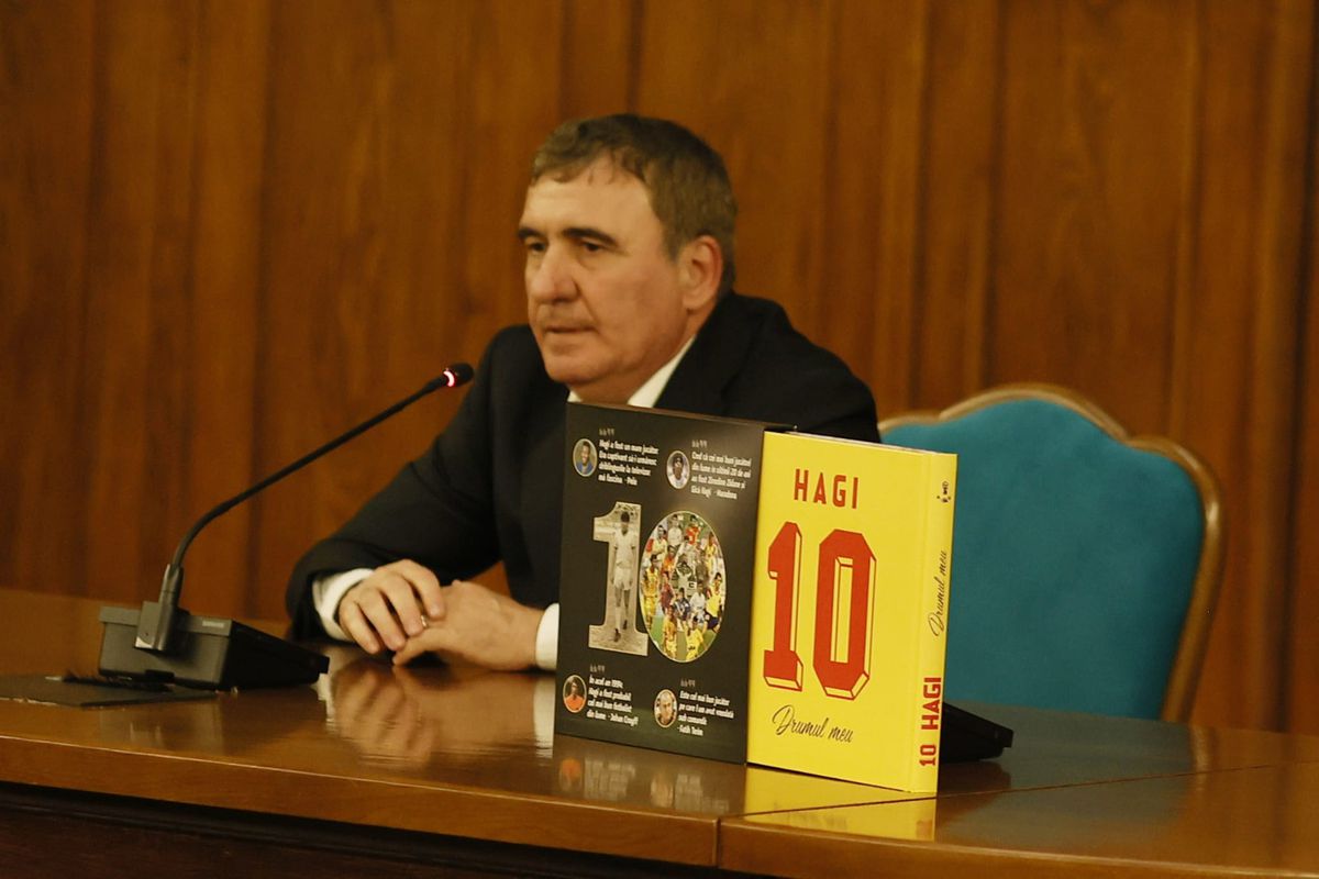 Gică Hagi și-a lansat cartea autobiografică: „Am iubit mingea. După aceea, familia!” » Lucescu a stârnit hohote de râs în Aula de la ASE: „Când a sărit la ăla, știi cum a zburat în cameră?”