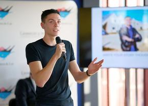„Transfer” în echipa lui David Popovici: a lucrat cu Simona Halep!