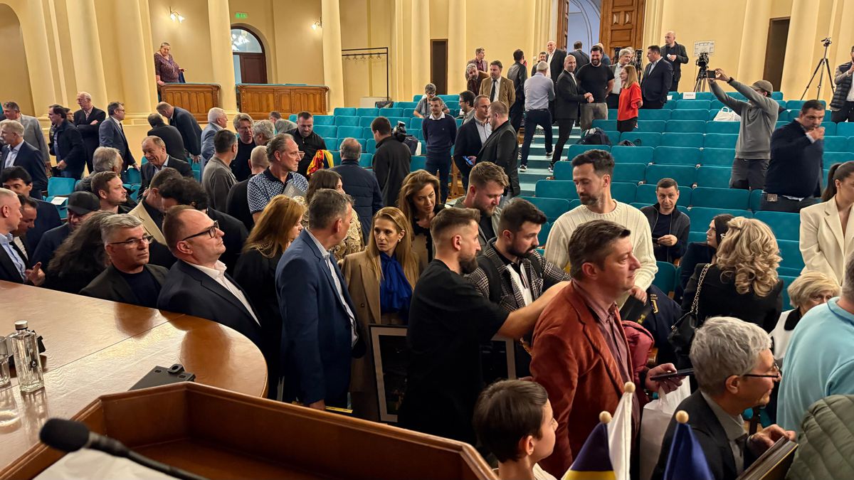 Marilena a stat la coada de 100 de persoane pentru a primi un autograf de la Gică Hagi