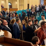 Marilena a stat la coada de 100 de persoane pentru a primi un autograf de la Gică Hagi. FOTO: Andrei Crăițoiu (GSP.RO)