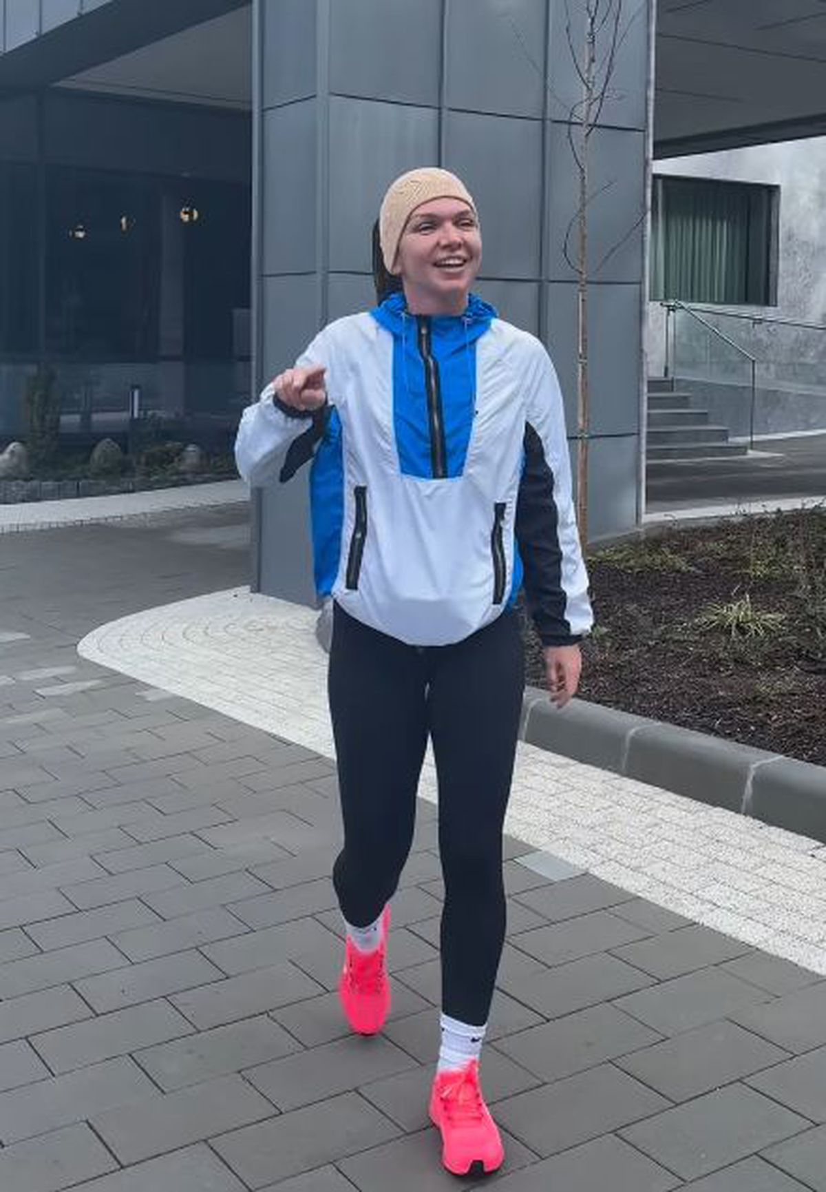 Simona Halep s-a filmat pe străzile din Poiana Brașov și a publicat imaginile pe Internet » Meciul pentru care se pregătește