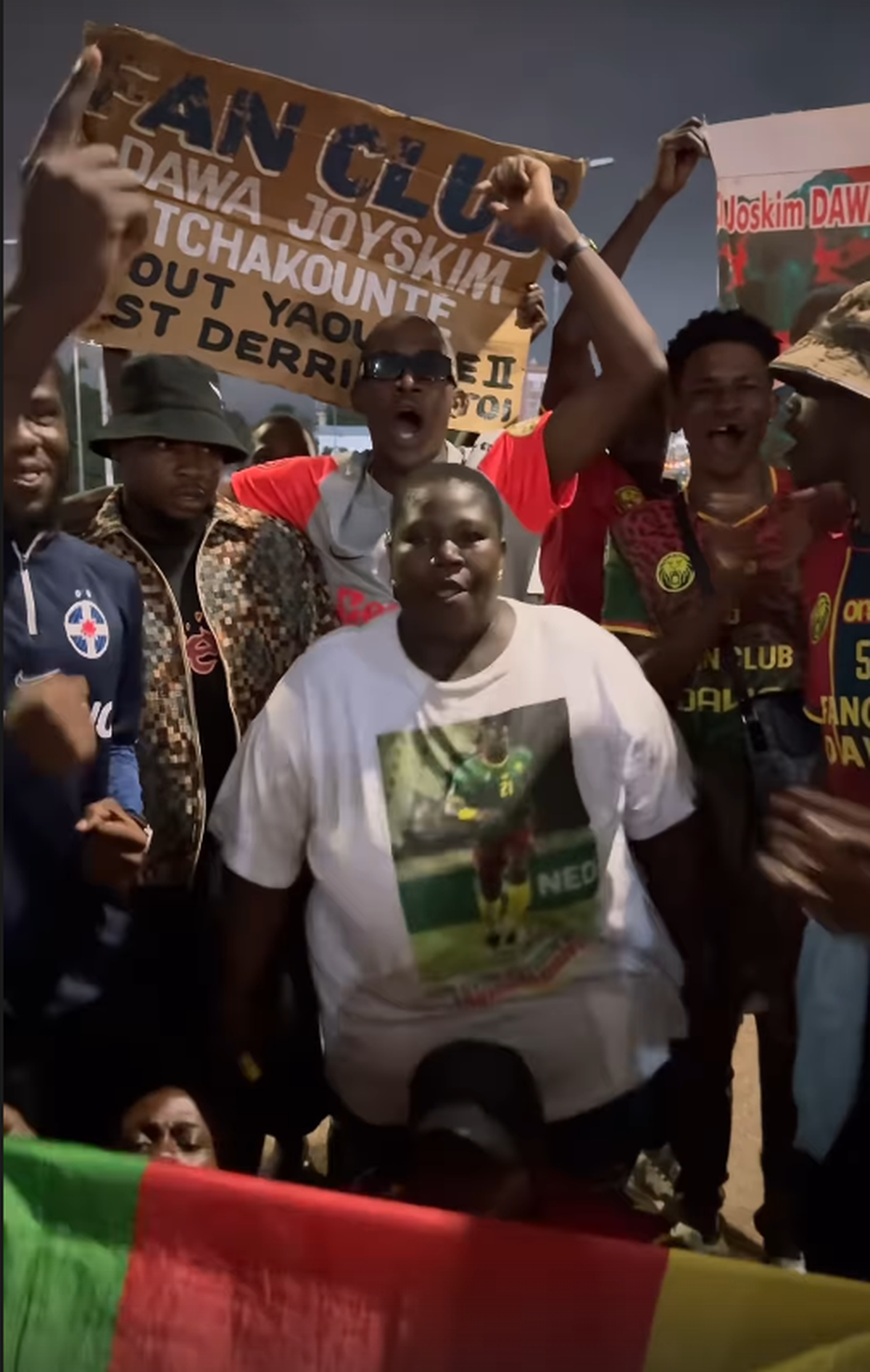 „Dawa eee” » Imagini colosale cu fundașul de la FCSB printre fanii din Africa