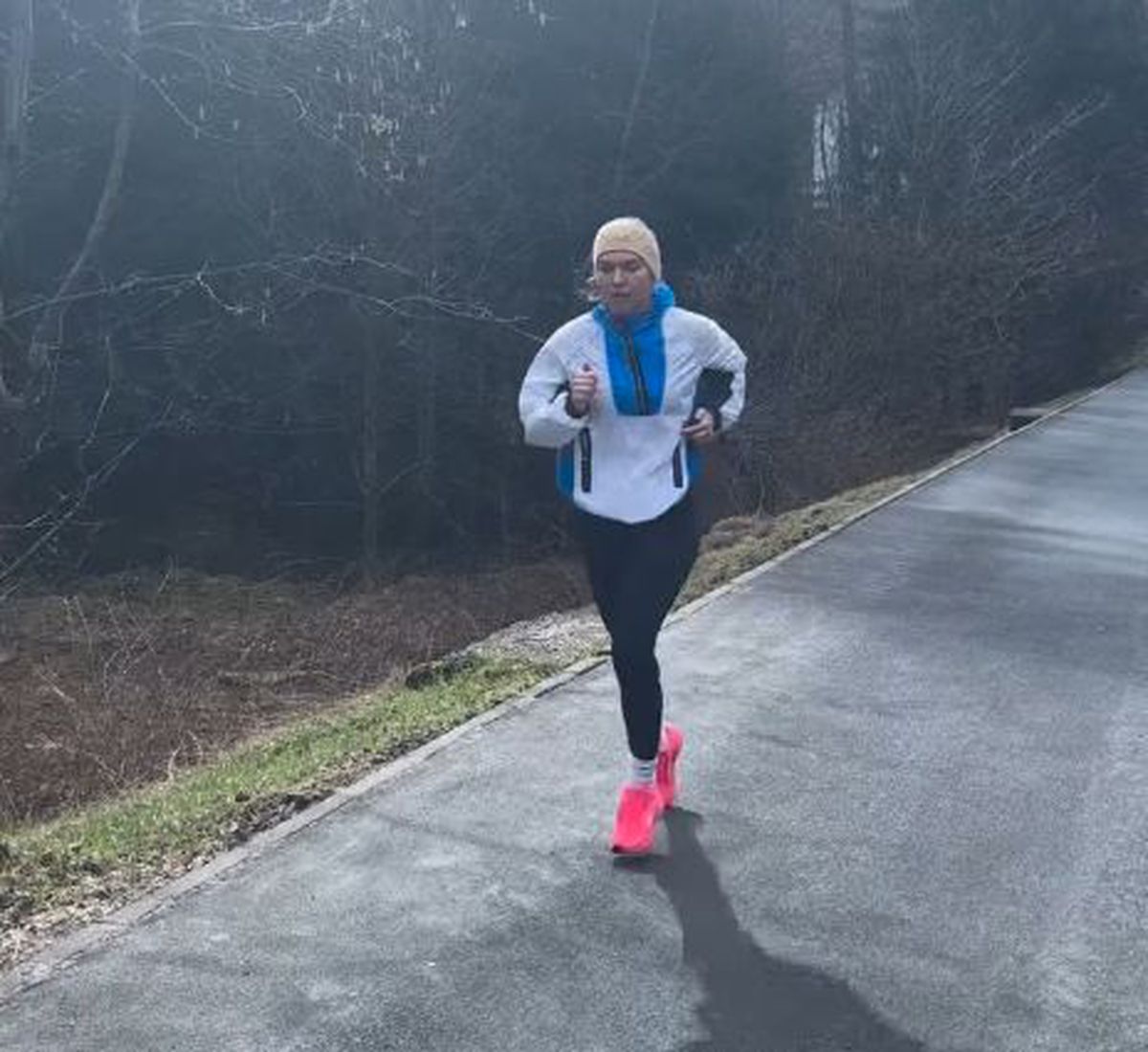 Simona Halep s-a filmat pe străzile din Poiana Brașov și a publicat imaginile pe Internet » Meciul pentru care se pregătește