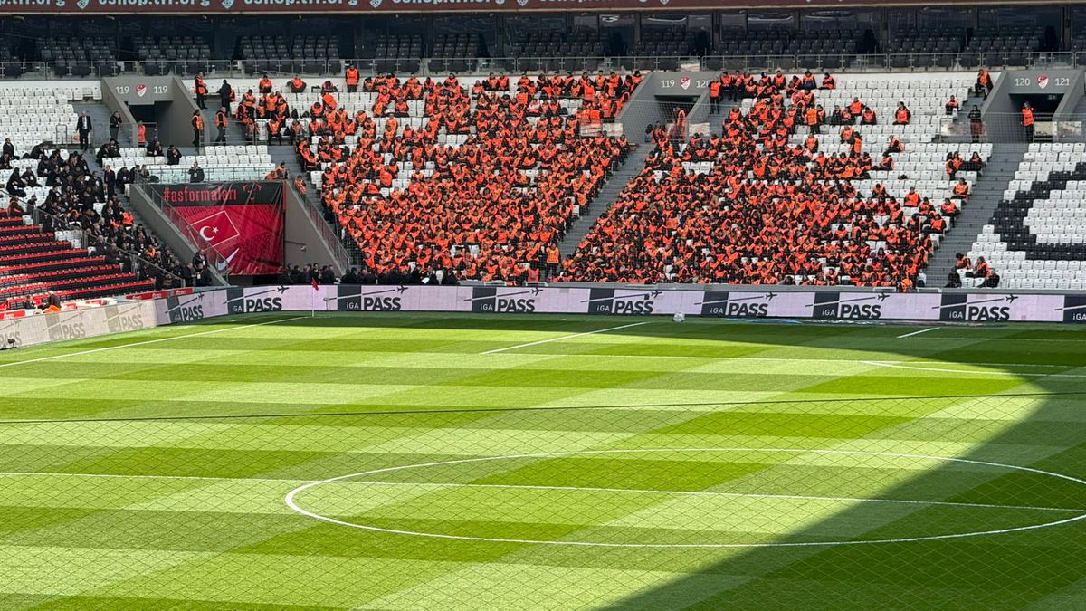 Imagini din jurul stadionului înainte de Turcia - România