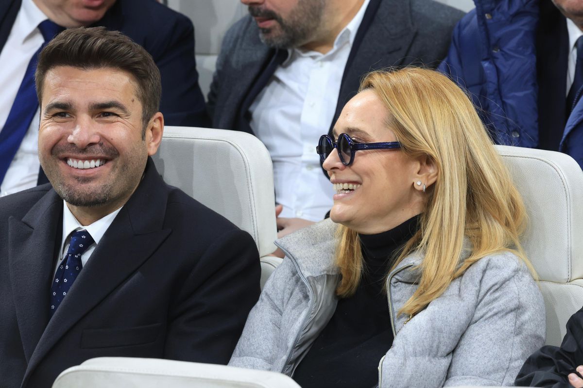 Lângă cine a fost fotografiată Andreea Esca la Istanbul! Monument de tristețe la final