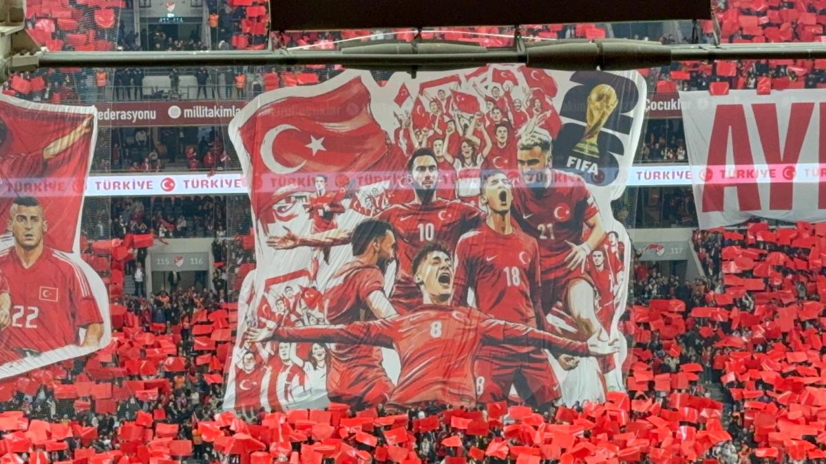Turcii ne-au redus la tăcere „Zidul Galben”! Iată ce reprezenta scenografia 3D afișată la start + ce s-a întâmplat la imn