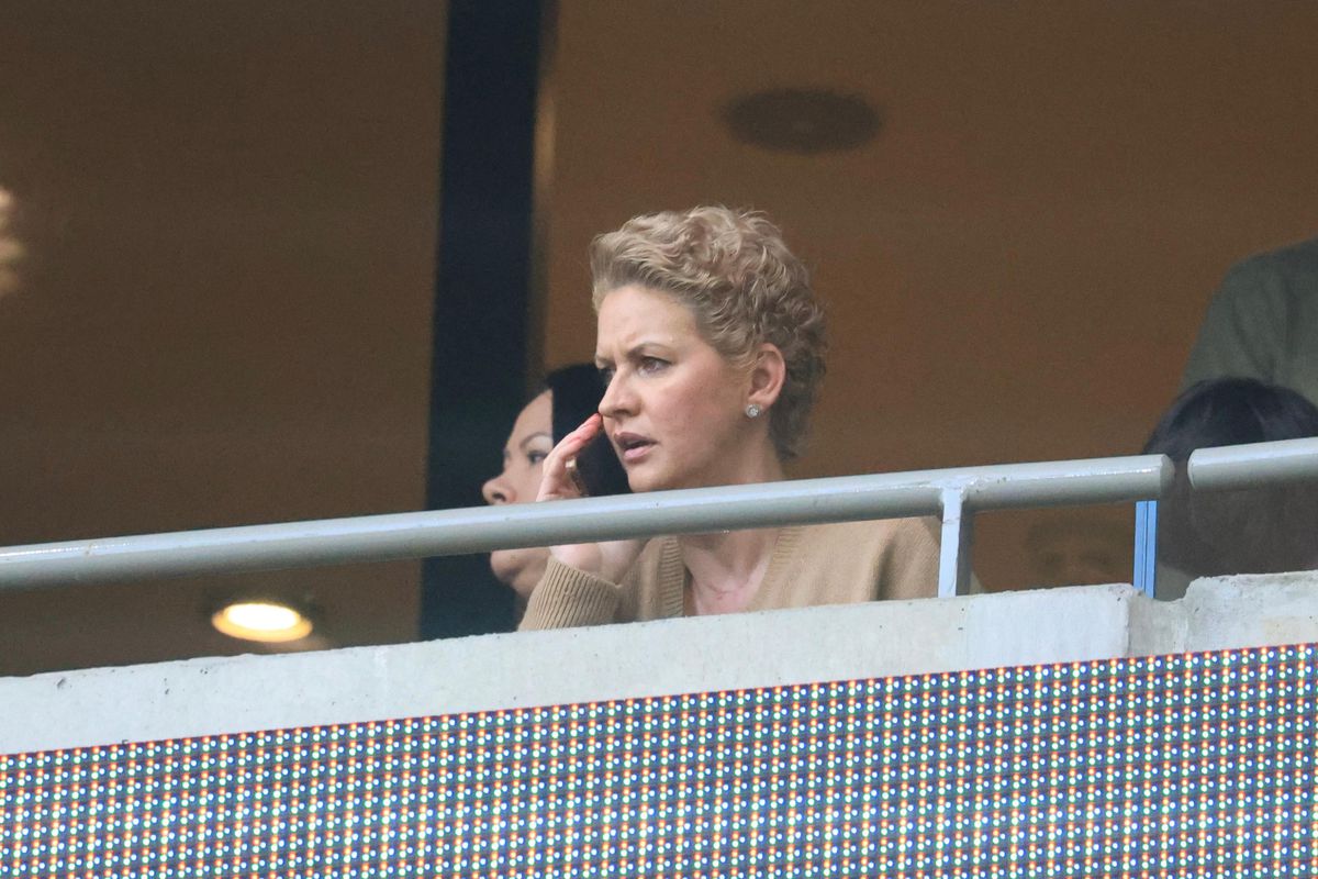 Lângă cine a fost fotografiată Andreea Esca la Istanbul! Monument de tristețe la final