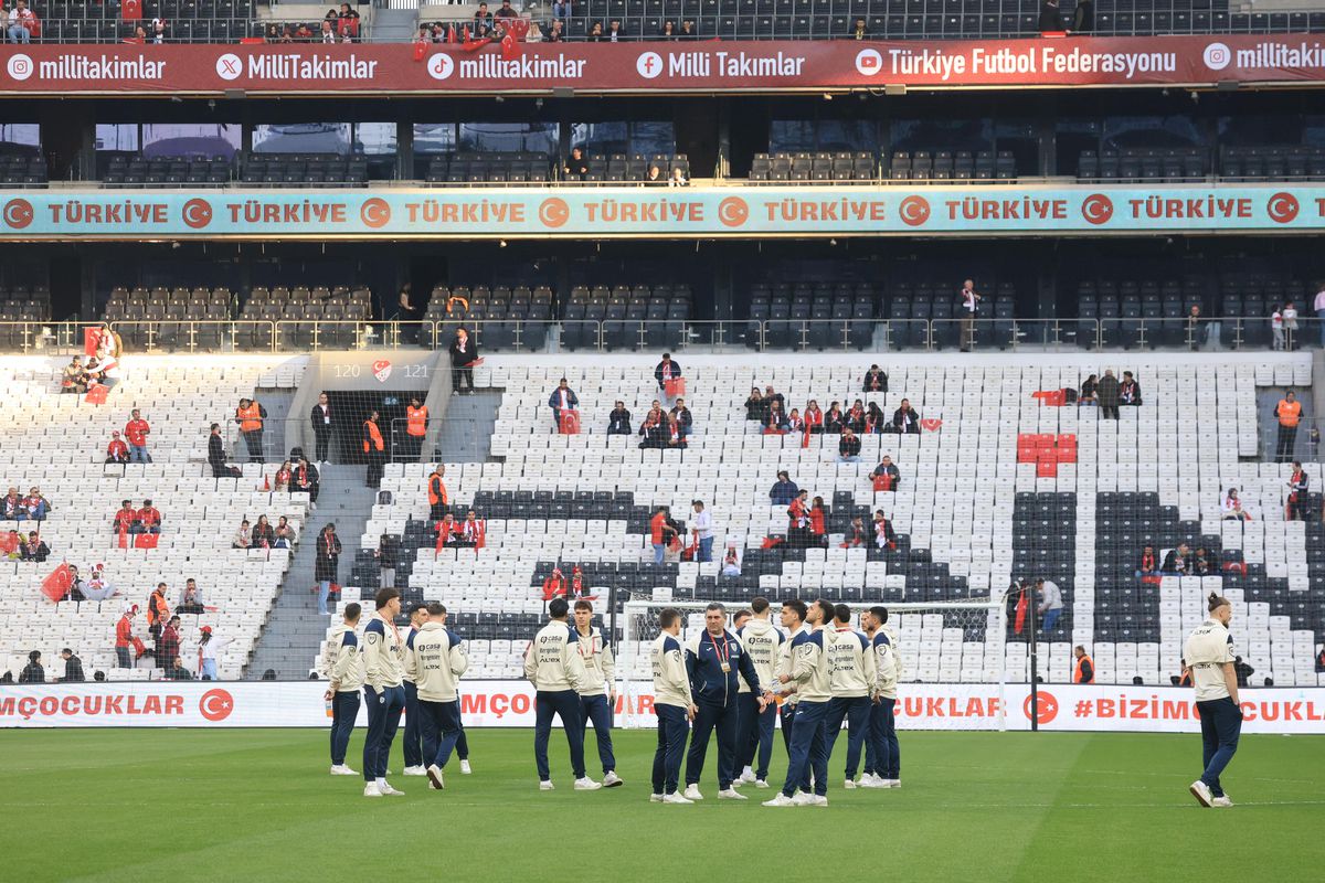 Cu o oră înainte de Turcia – România, Mircea Lucescu a adresat un manifest către FIFA: „Nu e normal!”