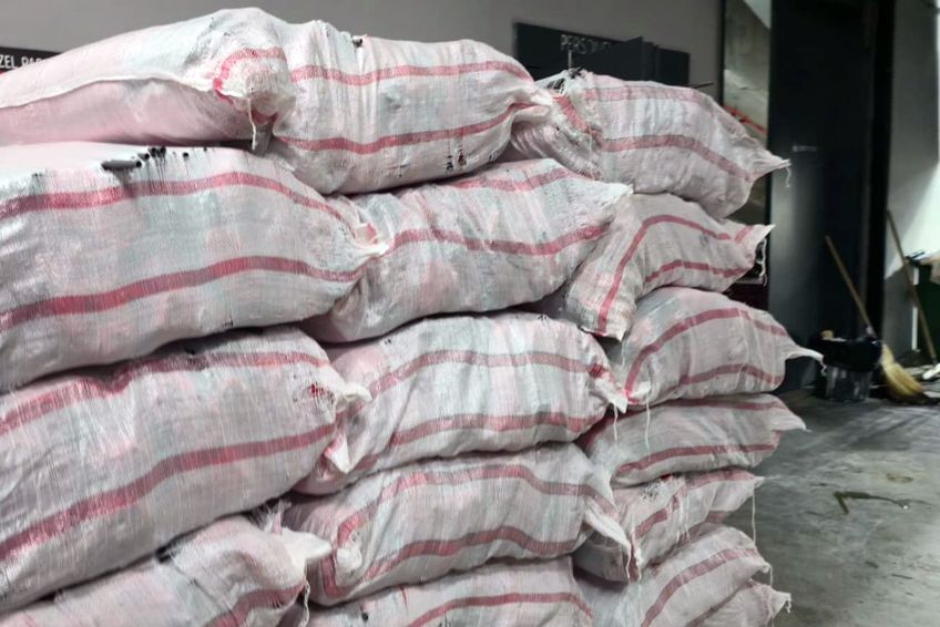 Sacii cu steagurile Turciei au fost depozitați în stadion