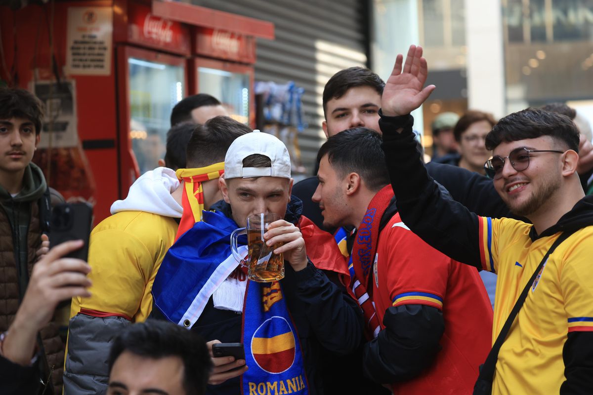 Imagini din jurul stadionului înainte de Turcia - România