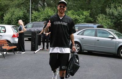 Denis Alibec, luat prin surprindere în direct: „Pupa-ți-aș gambele tale!” » Reacția atacantului