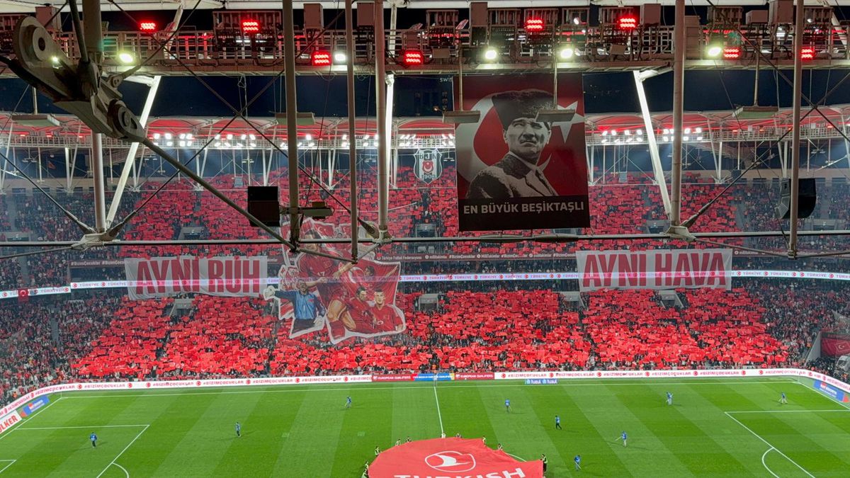 Turcii ne-au redus la tăcere „Zidul Galben”! Iată ce reprezenta scenografia 3D afișată la start + ce s-a întâmplat la imn