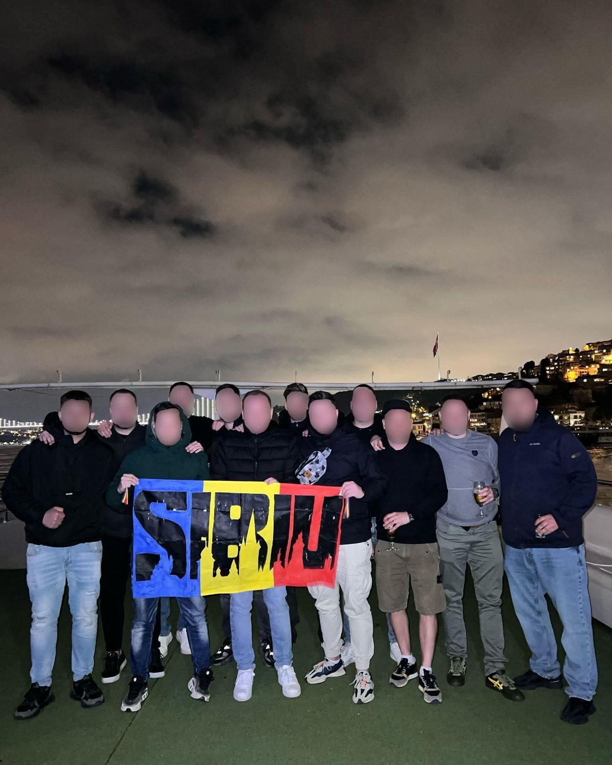 Ultrașii români sunt prezenți la Istanbul