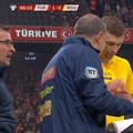 FOTO. Florin Tănase și-a pus picături în nas fix înainte să intre pe teren