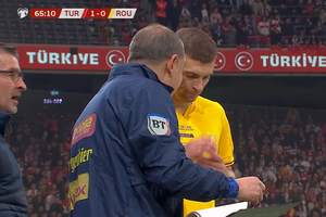 Gestul făcut de Florin Tănase fix înainte să intre pe teren în barajul Turcia - România