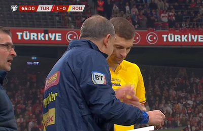 Gestul făcut de Florin Tănase fix înainte să intre pe teren în barajul Turcia - România