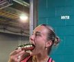 Aryna Sabalenka a gustat cel mai scump hot-dog din lume. Foto: X.com