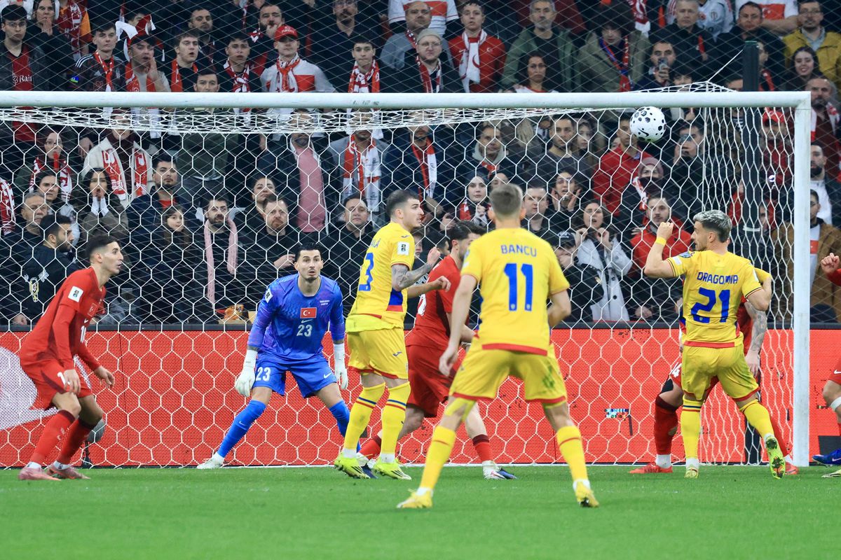 Ce s-a întâmplat pe gazon, imediat după Turcia - România: scenele pentru istorie cu Mircea Lucescu, la ultimul meci mare al carierei