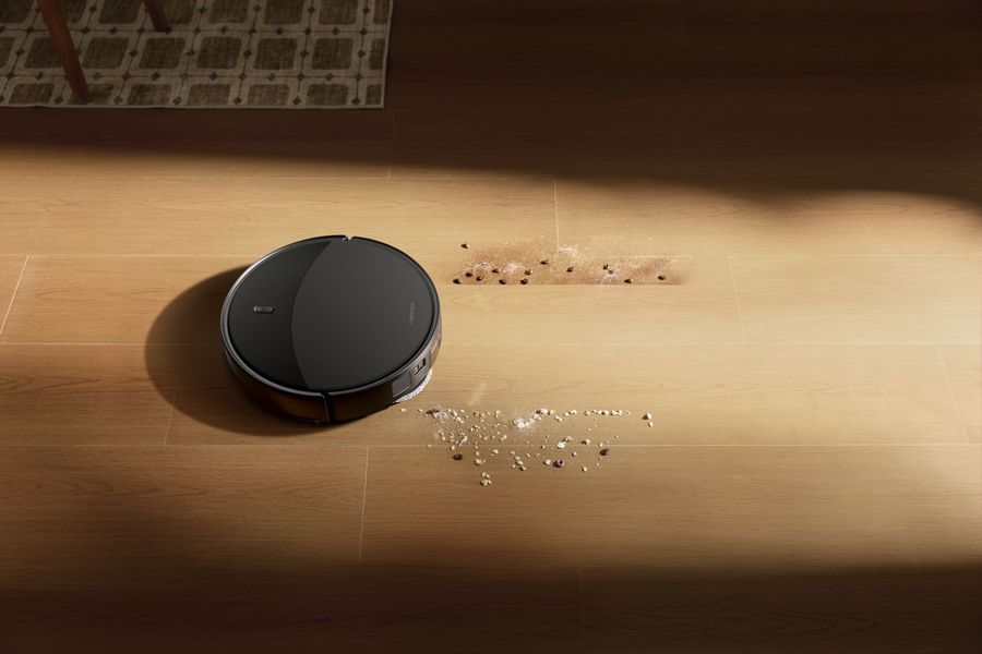 Roborock lansează Saros 20, robotul aspirator pentru locuințe complexe