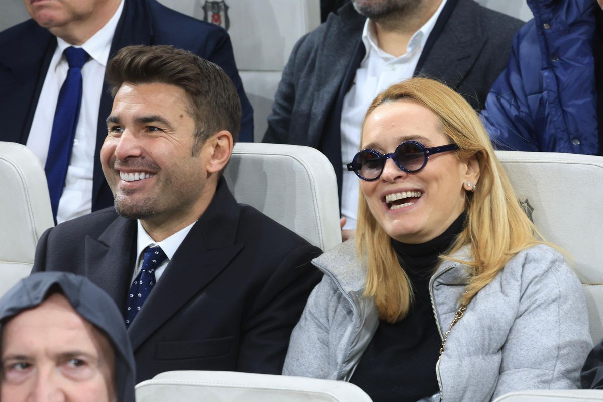 Lângă cine a fost fotografiată Andreea Esca la Istanbul! Monument de tristețe la final