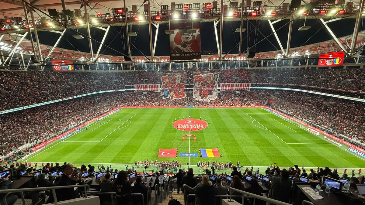 Turcii ne-au redus la tăcere „Zidul Galben”! Iată ce reprezenta scenografia 3D afișată la start + ce s-a întâmplat la imn