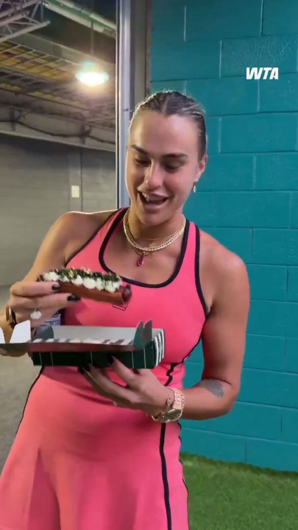 Reacția Arynei Sabalenka când a gustat cel mai scump hot-dog din lume: „Oh, Doamne...” » Cât costă și ce conține