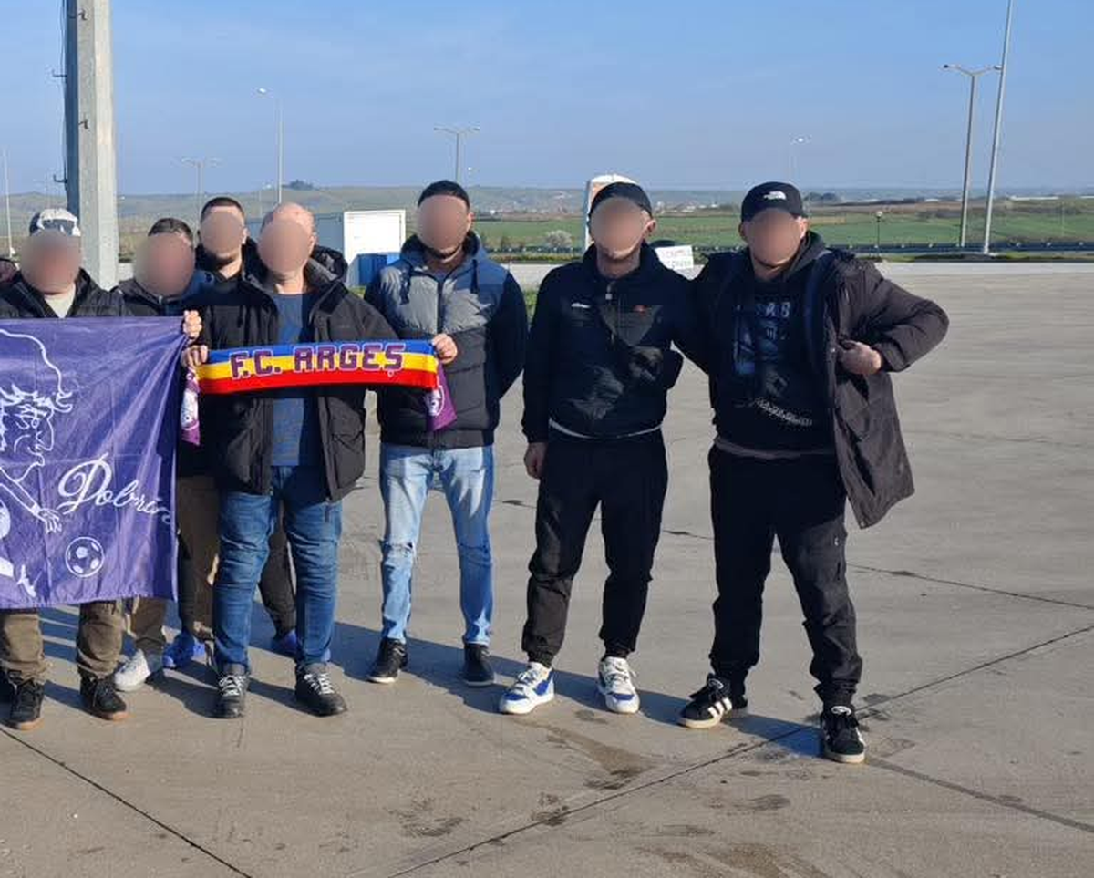 Ultrașii români sunt prezenți la Istanbul