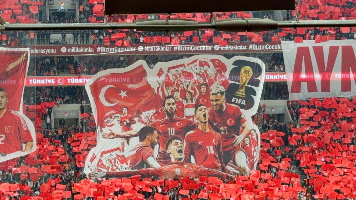 Turcii ne-au redus la tăcere „Zidul Galben”! Iată ce reprezenta scenografia 3D afișată la start + ce s-a întâmplat la imn