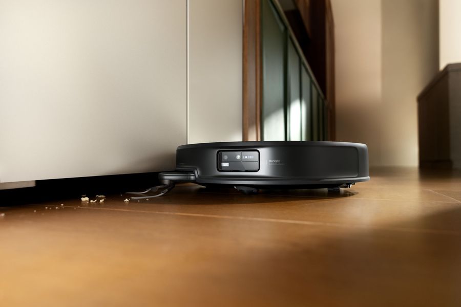 Roborock lansează Saros 20, robotul aspirator pentru locuințe complexe