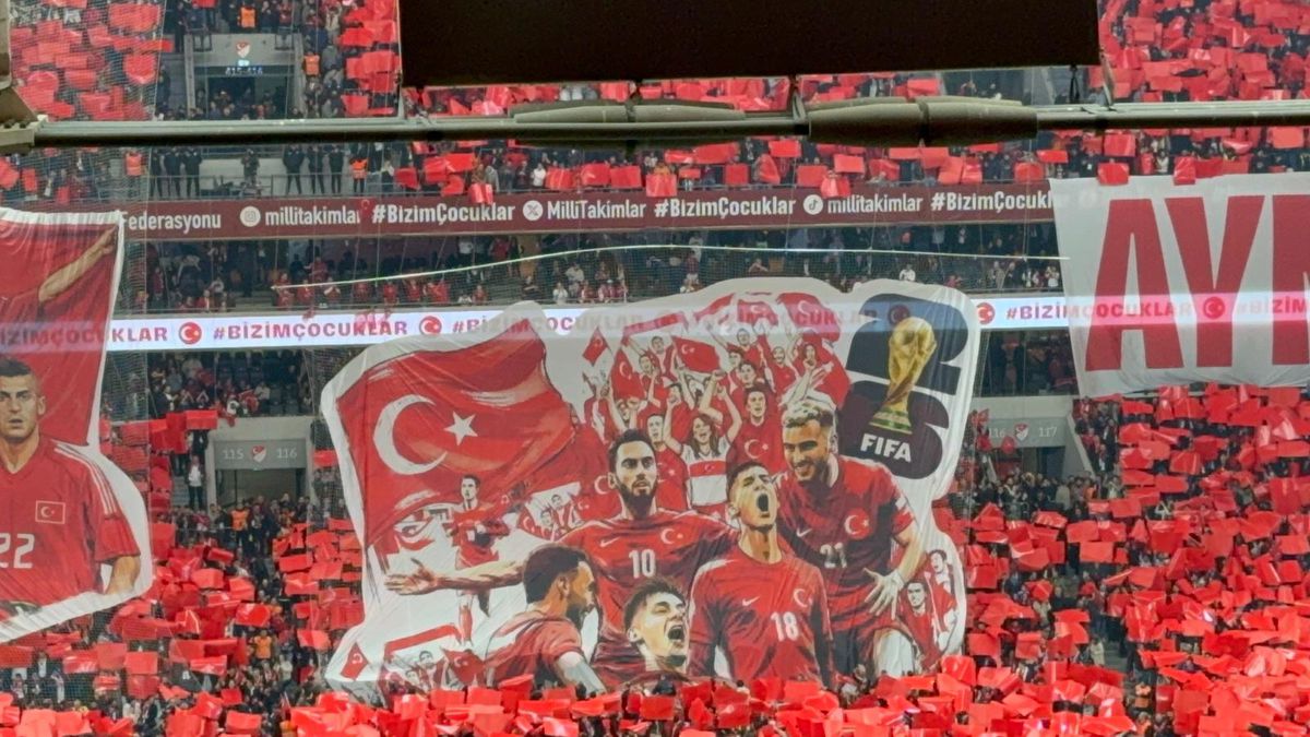 Turcii ne-au redus la tăcere „Zidul Galben”! Iată ce reprezenta scenografia 3D afișată la start + ce s-a întâmplat la imn