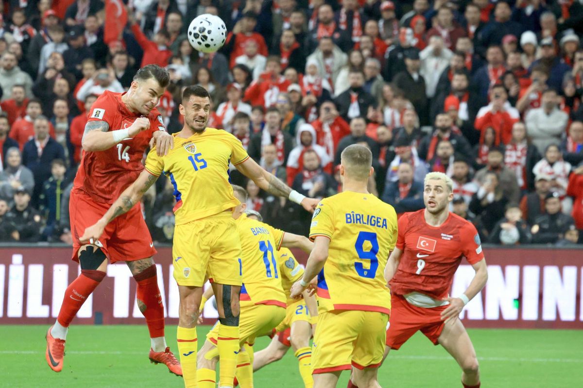 Le-a „citit” viitorul » Trei titulari, OUT de la naționala României?!