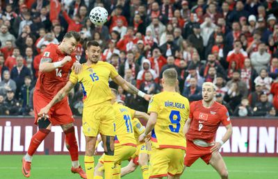 Le-a „citit” viitorul » Trei titulari, OUT de la naționala României?!