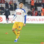 Ianis Hagi / România, la încălzire înaintea meciului cu Turcia / FOTO: GSP.ro