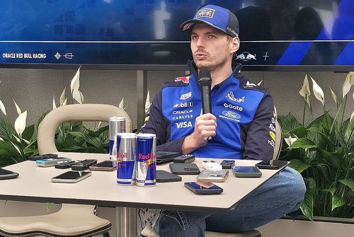 Max Verstappen, la conferința de presă // foto: X @ jucerasoli