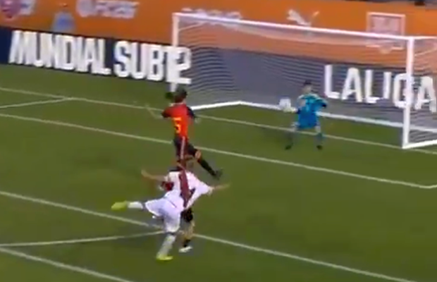 Fiul lui Iker Casillas îi calcă pe urme tatălui și deja strălucește în poartă