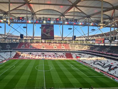 Echipa de start, confirmată! + Românii au plecat încolonați spre stadion. ...