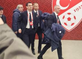 Stupoare în direct » Gestul făcut de Burleanu după meciul de la Istanbul l-a contrariat: „Nu mai stai, frate!”
