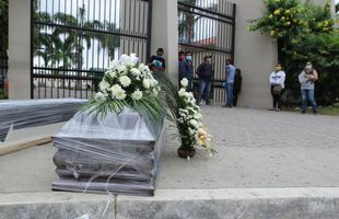 Femeie declarată decedată din cauza COVID-19, găsită în viață la 3 săptămâni după ce familiei i-a fost trimisă cenușa ei