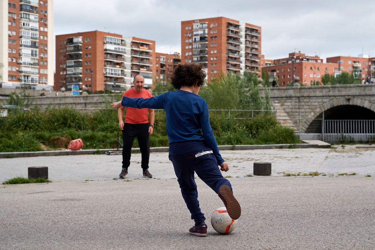 Ministrul Marcel Vela a elucidat misterul gecii de piele: „Se pare că ea nu este orice geacă” :)