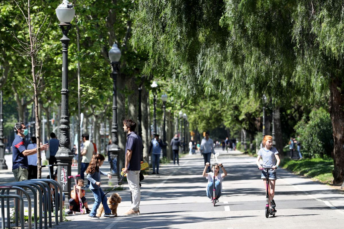 Spaniolii au început să reducă restricțiile » Copiii sub 15 ani au ieșit astăzi afară și au oferit imagini superbe