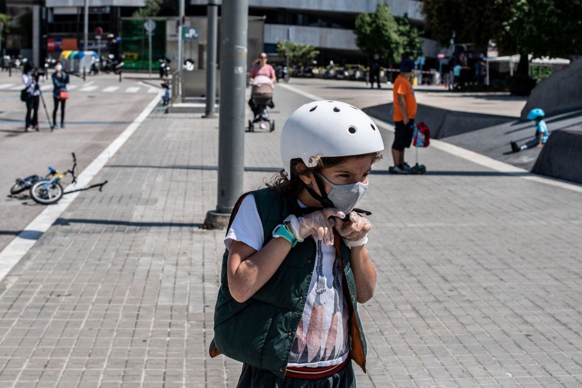 Ministrul Marcel Vela a elucidat misterul gecii de piele: „Se pare că ea nu este orice geacă” :)