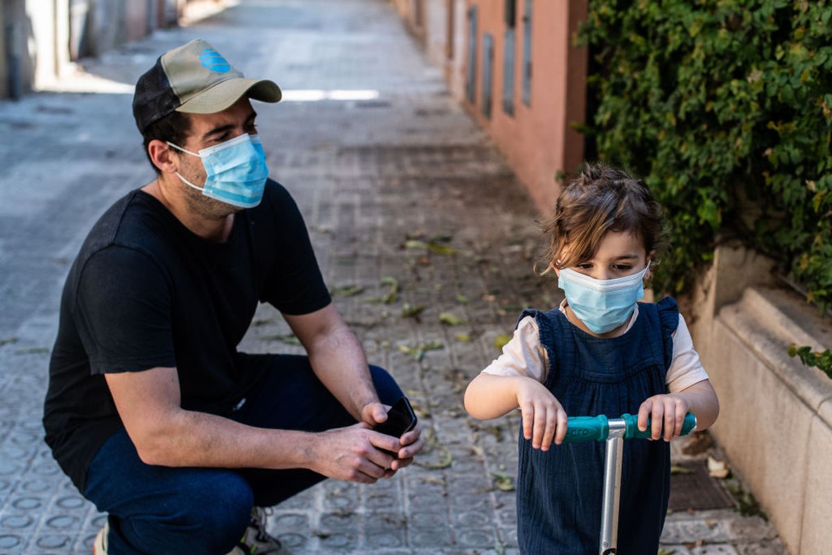 Ministrul Marcel Vela a elucidat misterul gecii de piele: „Se pare că ea nu este orice geacă” :)