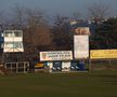 Fără fotbal, dar cu stadion! Imagine rară într-un oraș din România: bloc de locuințe în incinta arenei