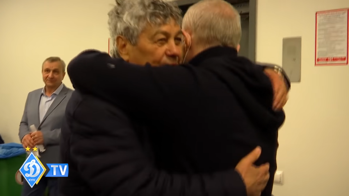 Mircea Lucescu, așa cum nu l-ați mai văzut! A fost aruncat în sus și udat cu șampanie în vestiar